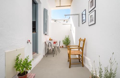 Kardamena Apartment | Dafni Local Style, 1 Min from Main Beach