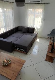 Leonidio House | Dafnonas House - Bright & Modern