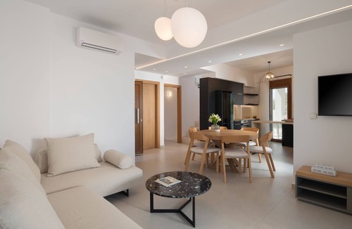 Atsipopoulo Villa | De.Light Boutique Villa III, Featuring Heated Pool