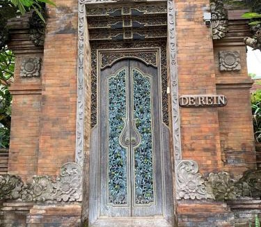 Kesiman Bed & Breakfast | De'Rein Beach House