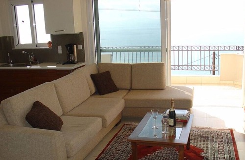 Diasella Apartment | Delightful 2 bed apt in exclusive villa close to Kalamata & beaches.