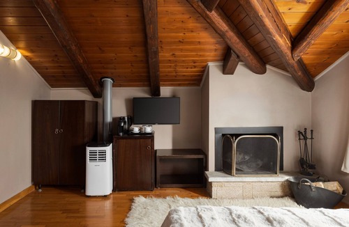 Arachova Hotel | Deluxe Double Room by Mons Arachova