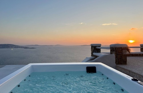 Agios Stefanos Villa | Deluxe Suite with Outdoor Hot Tub and Amazing Sea Views @ LMB Mykonos