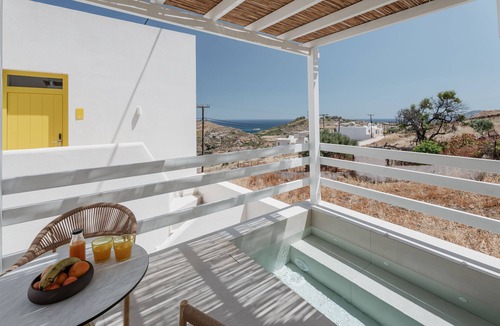 Psathi House | Deluxe Suite with Private Pool and side-Seaview