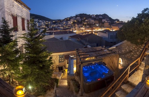 idhra House | Deluxe Suites With Spa Facilities (jacuzzi,sauna,gym)