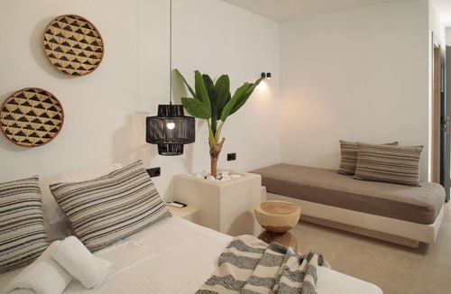 Naxos Town Hotel | Deluxe triple room in Naxos town (access to shared pool)