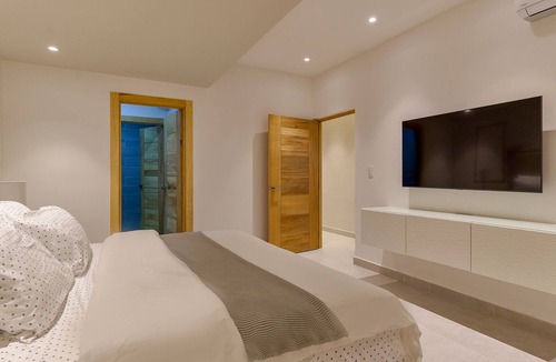 La Julia Apartment | Design Decor - 2BR - Rooftop Jacuzzi - King Size Bed