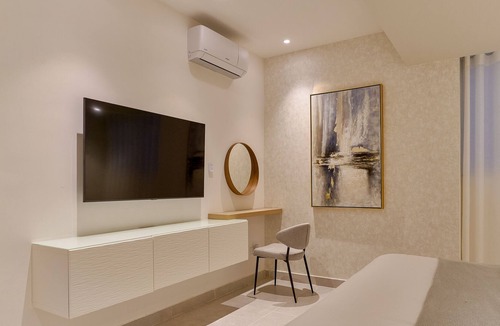 La Julia Apartment | Design Decor - 2BR - Rooftop Jacuzzi - King Size Bed