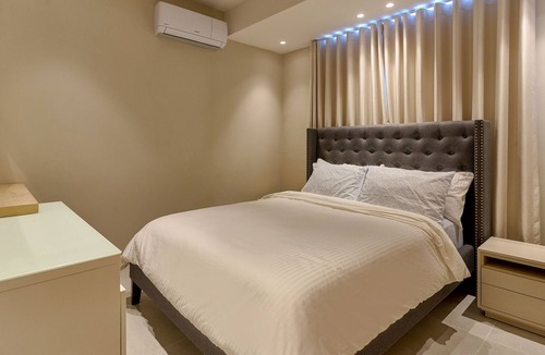 La Julia Apartment | Design Decor - 2BR - Rooftop Jacuzzi - King Size Bed