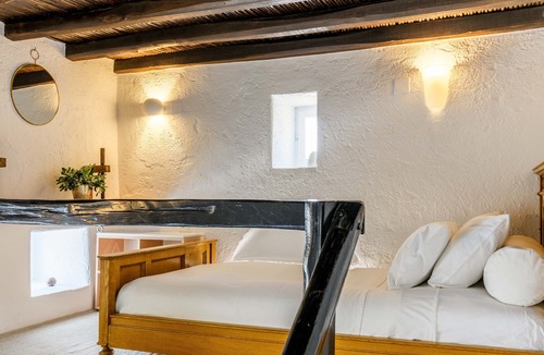 Ano Mera House | Detached stone house near the beach