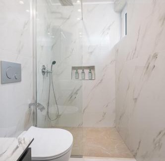 Lambi Apartment | Diamante Del Mar Phaedra Modern Beachfront Apartment