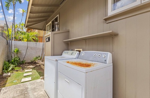 Diamond Head - Kapahulu - St. Louis Apartment | Diamond Head | Walkable | AC, WD, Kitchen, Parking