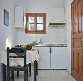 Agios Prokopios Hotel | Dilino Hotel Studios