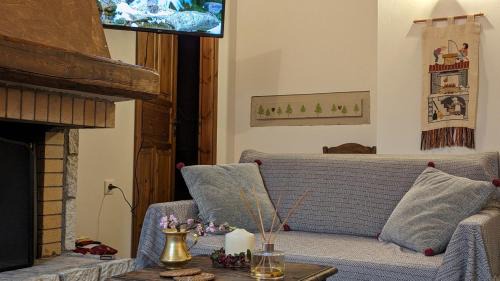 Distomo-Arachova-Antikyra House | Diminio 2 Apartment at Livadi Arachova