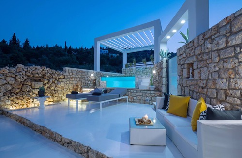 Varvara Villa | Dion Villa - Pool & Jacuzzi - Sleeps 4 - Zakynthos
