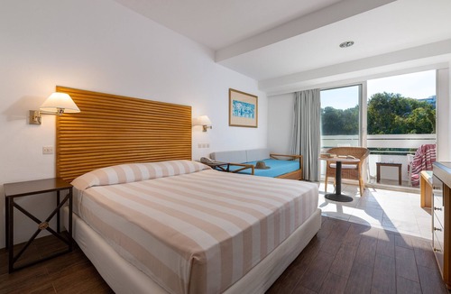 Ixia Hotel | Dionysos Hotel