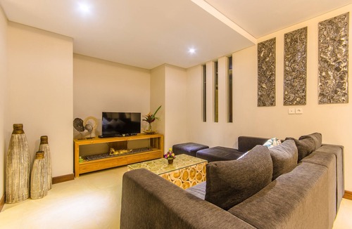 Petulu Villa | Double Story Villa with Kitchen ★ Private Pool ★ Fast Wifi ★