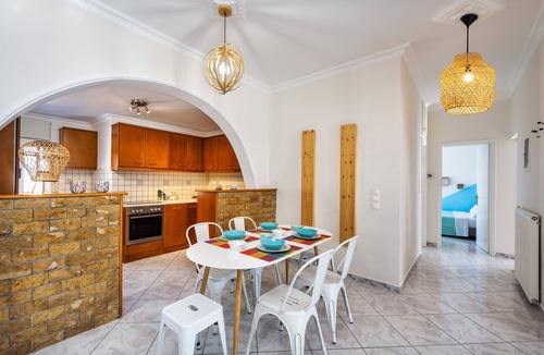 Fira Apartment | Downton Fira 2-Bed Apt, Sleeps 6, Pet Friendly