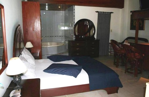 El Batey Apartment | Downtown guest-friendly 1BD condo steps from all shops/bars/beaches/restaurants