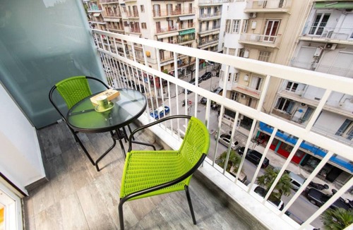 Thessaloniki City Centre Apartment | Downtown Luxury Boutique Suites : The Yellow Suite