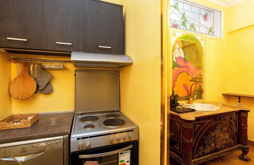 Omonia Apartment | Eclectic 4-Bed, 4-Bath Apt in Central Athens - AK1