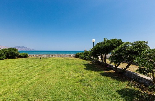Dramia House | Effie Beach Front Apartment. Spectacular sea view and direct beach access
