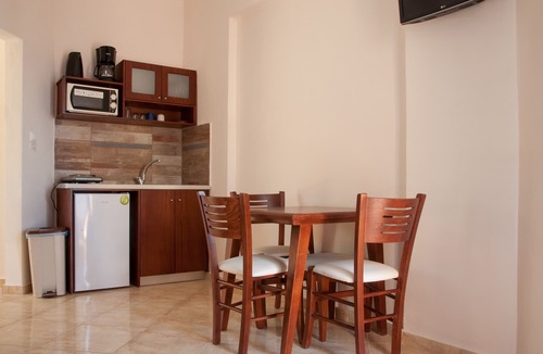 Kato Stalos Hotel | Ekavi Apartments