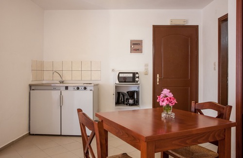Kato Stalos Hotel | Ekavi Apartments