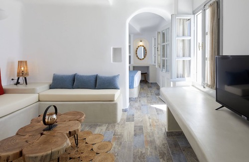 Fira House | El Verano Suites