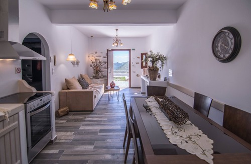 Naxos House | ELAIOLITHOS - Luxury Villa Suites - Adults Only