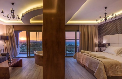 Planos Hotel | Elegance Luxury Executive Suites - Adults Only