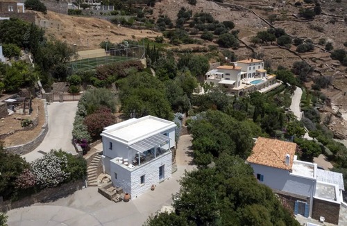Steniai Villa | Elegant Andros Beach House | Villa Stenies Aspro | 2 bedrooms