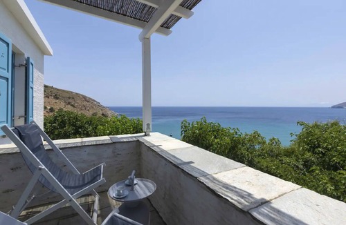 Steniai Villa | Elegant Andros Beach House | Villa Stenies Aspro | 2 bedrooms