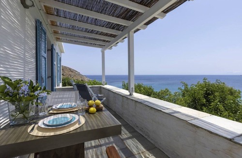 Steniai Villa | Elegant Andros Beach House | Villa Stenies Aspro | 2 bedrooms