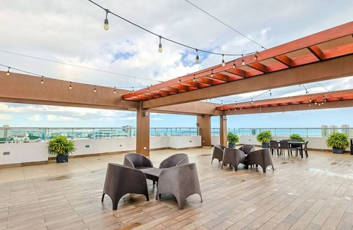 Downtown Santo Domingo Apartment | Elegant City Center 2BD Apt, King Bed, Full AC, Fast Wi-Fi, Pool, Near all