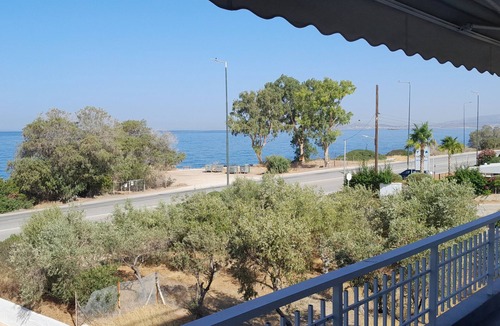 Saronida Apartment | Elegant Studio by the Sea, Athens Riviera