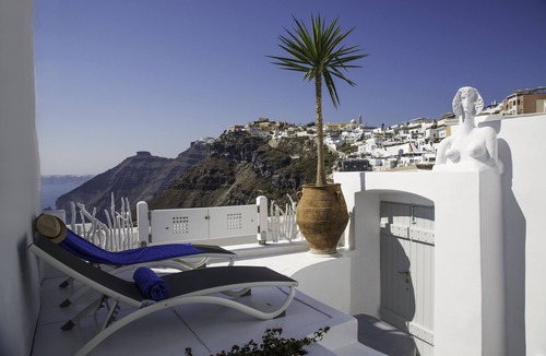 Fira Villa | Elegant two-bedroom with hot tub, Caldera view, swimming pool and Breakfast