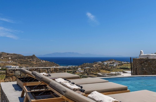 Plintri Villa | Elements Mykonos | Villa in Paraga near Scorpios & Soho House | Private pool
