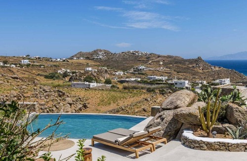 Plintri Villa | Elements Mykonos | Villa in Paraga near Scorpios & Soho House | Private pool