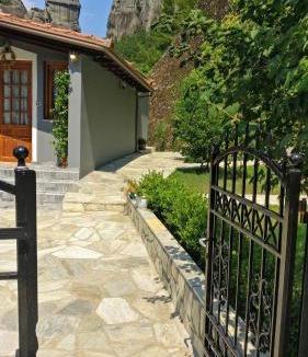 Kastraki Apartment | Elenas Meteora Balcony