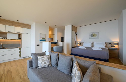 Lefktron Hotel | ELIA Deluxe Studio Suite, Mani Suites