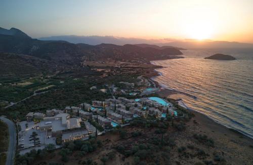 Pefki Resort | Ella Rocrita