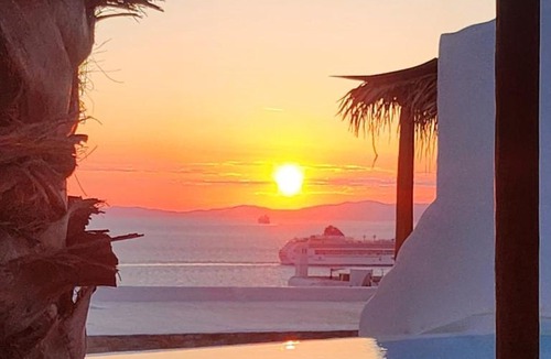 Agios Stefanos Apartment | ELLI TROPiCAL LUXURY SUITES SUNSET-INFINITY POOL- SEA SIDE-NEAR CENTER PARKING