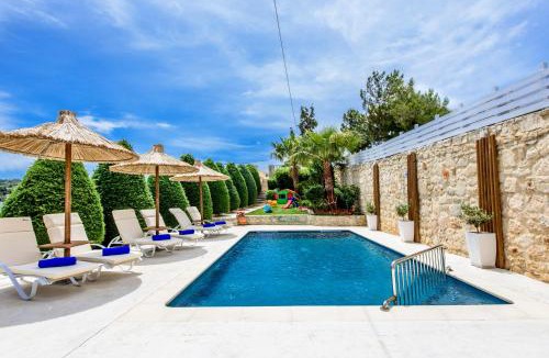 Gerani Villa | Elmyra Villa, Heated Pool & Walking to beach, By ThinkVilla