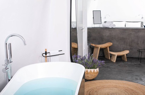 Finikia House | Elysian Santorini
