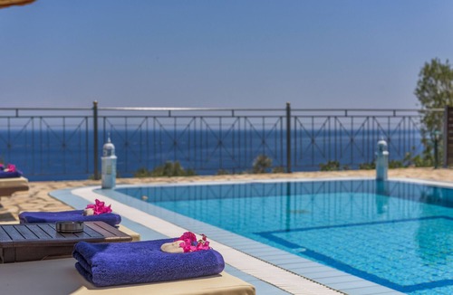 Varvara Villa | Emerald Classic Villa