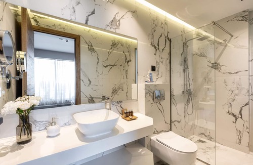 Pefkochori Hotel | Emily's Luxury Suites