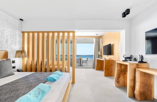 Pefkochori Hotel | Emily's Luxury Suites