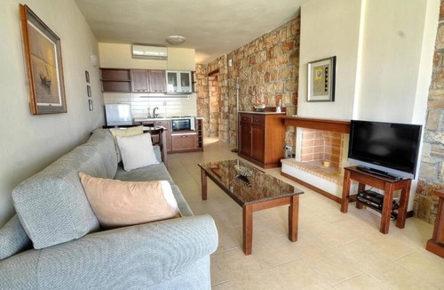 Assos-Lechaio Bed & Breakfast | ENALIO Suites