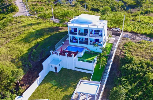 Gaspar Hernandez Villa | enchanting ocean view oasis